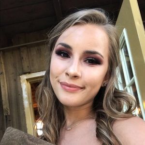 Meet your Posher, Alivia